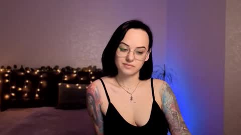 Snapshot of miraskyy chatting on 12-18-25, 09:32 MiraSkyy online show from 12-18-25, 09:32