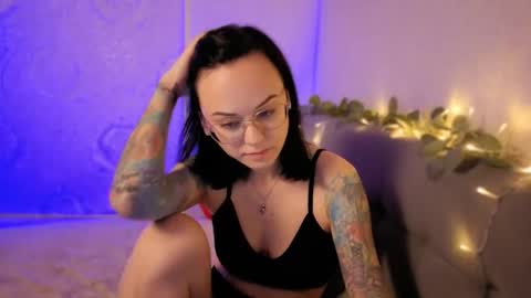 Snapshot of miraskyy chatting on 05-27-26, 04:37 MiraSkyy online show from 05-27-26, 04:37