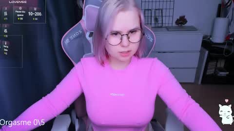 Kira online show from 04-26-26, 07:55