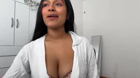 Snapshot of mirella_beck chatting on 10-28-25, 05:26 Mirella online show from 10-28-25, 05:26