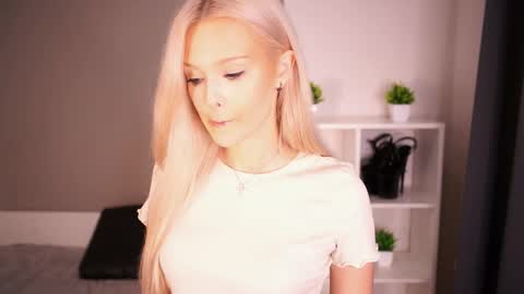 Elsa online show from 10-21-25, 07:47