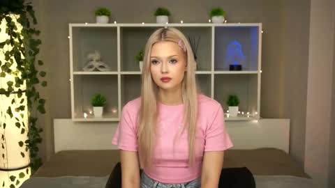 Elsa online show from 10-27-25, 07:07