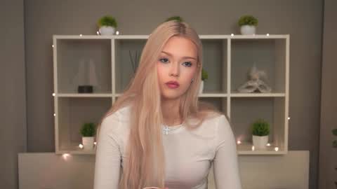 Snapshot of mirianscorgie chatting on 10-28-25, 09:28 Elsa online show from 10-28-25, 09:28