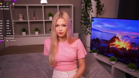 Snapshot of mirianscorgie chatting on 11-02-25, 10:34 Elsa online show from 11-02-25, 10:34