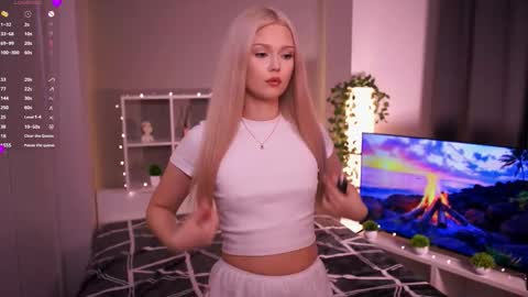 Snapshot of mirianscorgie chatting on 11-20-25, 09:14 Elsa online show from 11-20-25, 09:14