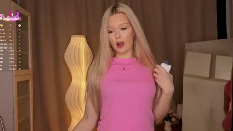 Snapshot of mirianscorgie chatting on 12-13-25, 09:42 Elsa online show from 12-13-25, 09:42