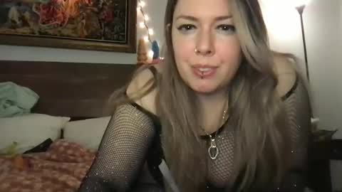 Snapshot of mis0h0rnybabii chatting on 01-05-25, 03:00 MisoHorny aka Goddess Sahara online show from 01-05-25, 03:00