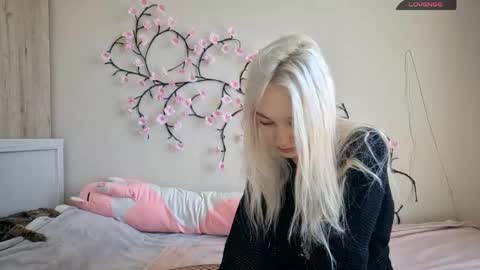 MisaMew online show from 04-28-26, 09:58