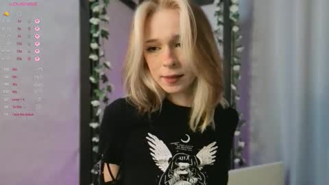 Snapshot of misekiii chatting on 10-24-25, 07:54 misekiii online show from 10-24-25, 07:54