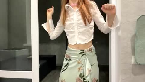 Snapshot of mishahartwigsen chatting on 09-08-25, 07:35 Molly online show from 09-08-25, 07:35