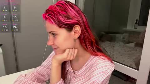 Snapshot of mishahartwigsen chatting on 10-10-25, 05:34 Molly online show from 10-10-25, 05:34