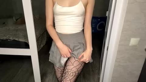 Snapshot of mishahartwigsen chatting on 11-13-25, 05:45 Molly online show from 11-13-25, 05:45