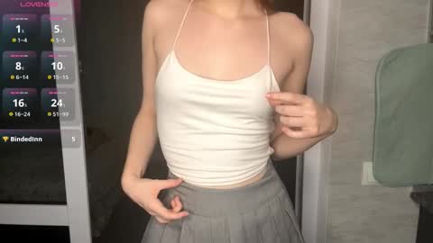 Snapshot of mishahartwigsen chatting on 11-18-25, 05:28 Molly online show from 11-18-25, 05:28