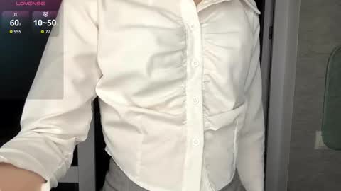 Snapshot of mishahartwigsen chatting on 11-23-25, 05:24 Molly online show from 11-23-25, 05:24