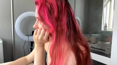 Snapshot of mishahartwigsen chatting on 11-27-25, 11:12 Molly online show from 11-27-25, 11:12