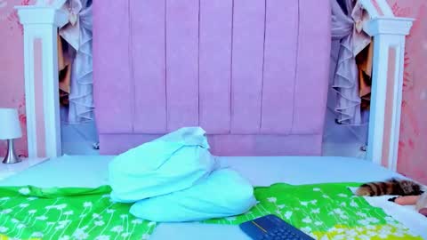 Snapshot of mishell_lovely chatting on 11-02-25, 05:15 Mishell online show from 11-02-25, 05:15