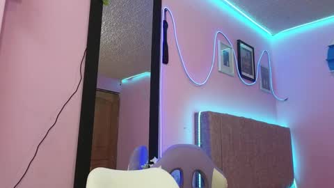 misofialeal online show from 09-18-25, 08:22