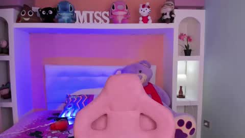 Snapshot of miss___megan chatting on 11-14-25, 06:17 Megan online show from 11-14-25, 06:17