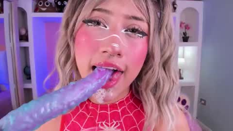 Snapshot of miss___megan chatting on 11-25-25, 12:38 Megan online show from 11-25-25, 12:38