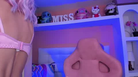 Snapshot of miss__lunna chatting on 10-17-25, 11:24 Lunna online show from 10-17-25, 11:24