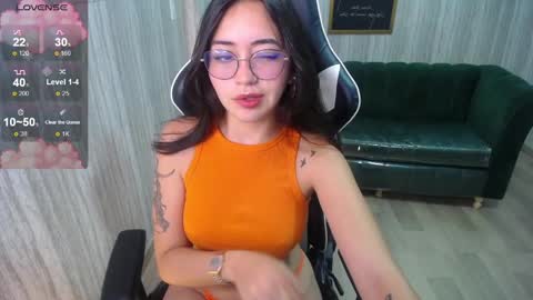 Snapshot of miss_andrea_t chatting on 02-07-25, 01:53 andrea online show from 02-07-25, 01:53