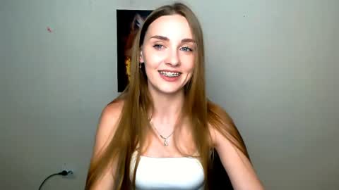 Snapshot of miss_angelina_ chatting on 06-15-26, 05:53 Angelina online show from 06-15-26, 05:53