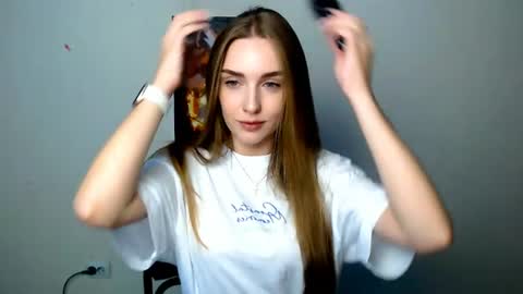 Snapshot of miss_angelina_ chatting on 07-25-26, 05:49 Angelina online show from 07-25-26, 05:49