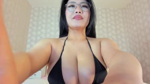 Snapshot of miss_asia_one chatting on 05-10-26, 08:30 Aiza online show from 05-10-26, 08:30
