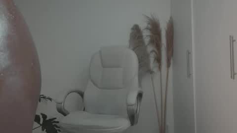 Snapshot of miss_benz chatting on 11-07-25, 04:45 miss_benz online show from 11-07-25, 04:45