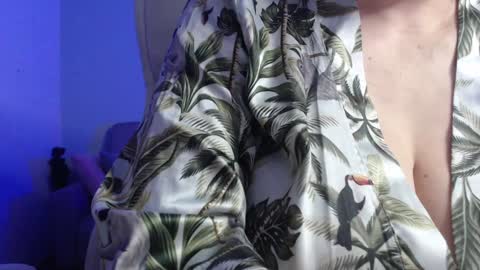 Snapshot of miss_daniels chatting on 12-25-24, 12:47 liza online show from 12-25-24, 12:47