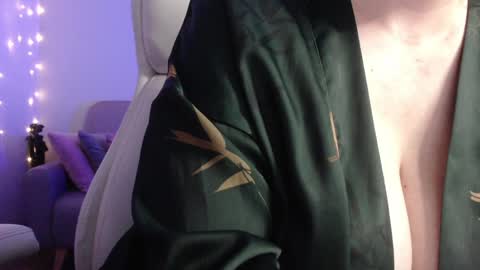 Snapshot of miss_daniels chatting on 12-28-24, 02:33 liza online show from 12-28-24, 02:33