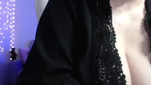 Snapshot of miss_daniels chatting on 02-22-25, 04:19 liza online show from 02-22-25, 04:19