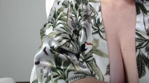 Snapshot of miss_daniels chatting on 10-15-25, 01:50 liza online show from 10-15-25, 01:50