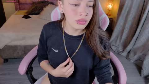 miss_foxxy_ online show from 09-25-25, 04:38