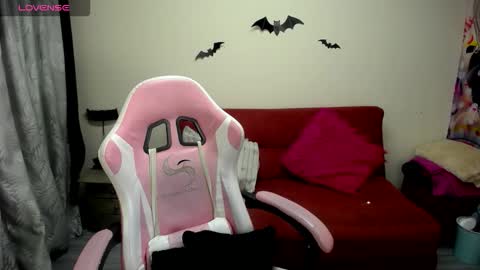 miss_foxxy_ online show from 10-28-25, 04:49