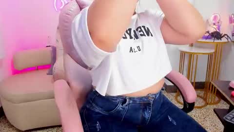 Snapshot of miss_francheska chatting on 10-18-25, 11:33 Francheska online show from 10-18-25, 11:33