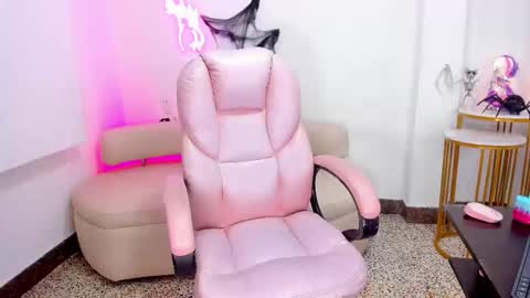 Snapshot of miss_francheska chatting on 10-20-25, 11:43 Francheska online show from 10-20-25, 11:43