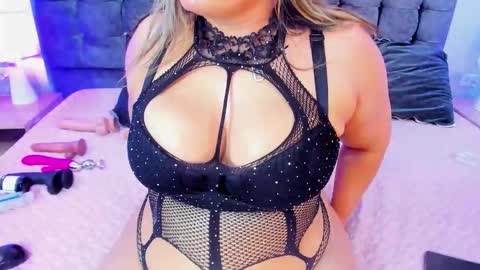 Snapshot of miss_horney chatting on 10-23-25, 12:10 miss_horney online show from 10-23-25, 12:10