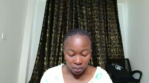 Miss Kiarrafit online show from 05-15-26, 08:21