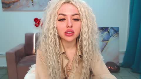 Snapshot of miss_kiten chatting on 02-11-25, 04:01 miss_kiten online show from 02-11-25, 04:01