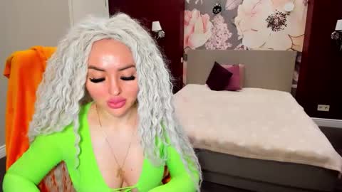 Snapshot of miss_kiten chatting on 09-11-25, 07:03 miss_kiten online show from 09-11-25, 07:03