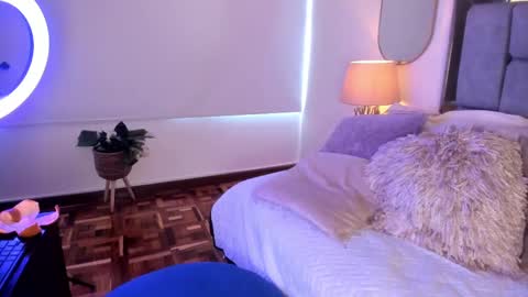 Mian  online show from 09-18-25, 09:06