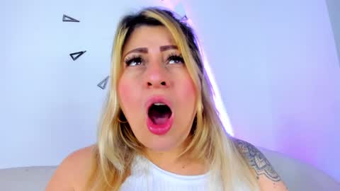 Snapshot of miss_pawi chatting on 12-14-24, 03:29 Miss Pawi online show from 12-14-24, 03:29