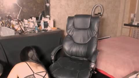 Leya online show from 10-31-25, 06:09