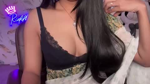 miss_queen99 online show from 01-10-26, 07:21