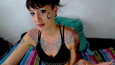 Snapshot of miss_spy chatting on 09-08-25, 04:06 Kortana 2.0 dont forget thumbs up and follow me on twitter online show from 09-08-25, 04:06