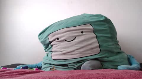 Snapshot of miss_spy chatting on 10-05-25, 03:43 Kortana 2.0 dont forget thumbs up and follow me on twitter online show from 10-05-25, 03:43