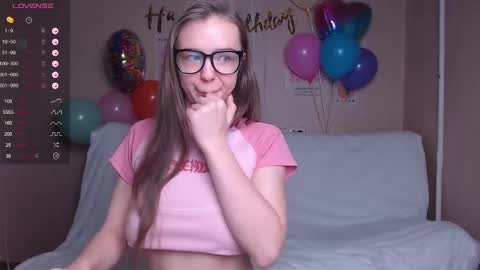 Snapshot of miss_sweetbb chatting on 12-02-24, 02:53 Bella online show from 12-02-24, 02:53