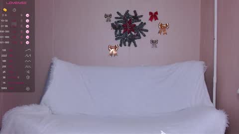 Snapshot of miss_sweetbb chatting on 01-14-25, 02:50 Bella online show from 01-14-25, 02:50