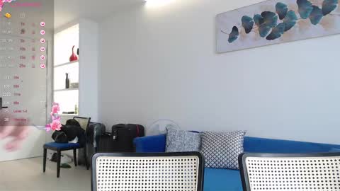 Snapshot of miss_sweetbb chatting on 02-21-25, 03:01 Bella online show from 02-21-25, 03:01